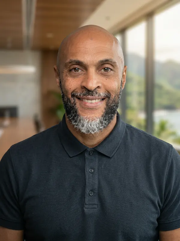Tanguy N'Guele, Expert en crédit immobilier à l'agence de Saint-Paul